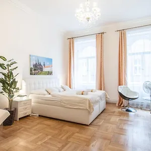 prague-palace-wenceslas-square.praguehotelsweb.com/